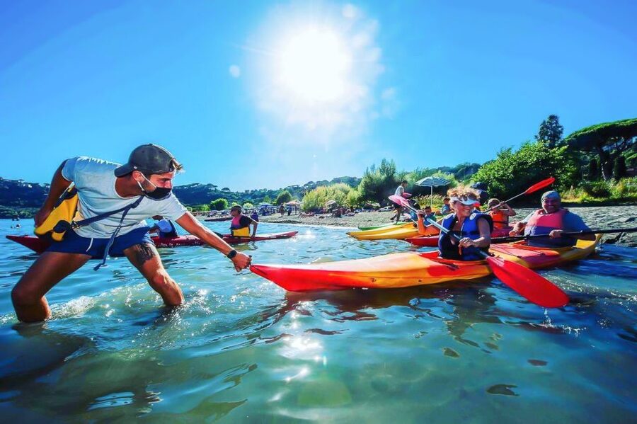 Castel Gandolfo: Kayak Food and Wine Tour - Silence, Wildlife, and a Beach Reached Only by Kayak