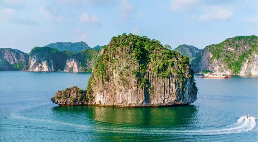 Cat Ba: Lan Ha and Ha Long Bay Boat Tour with Kayaking, Cave - Kayaking through caves and hidden lagoons