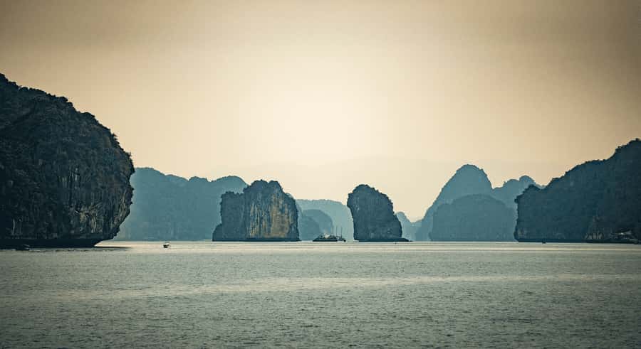 Cat Ba: Lan Ha and Ha Long Bay Boat Tour with Kayaking, Cave - Lunch on board, with time to slow down