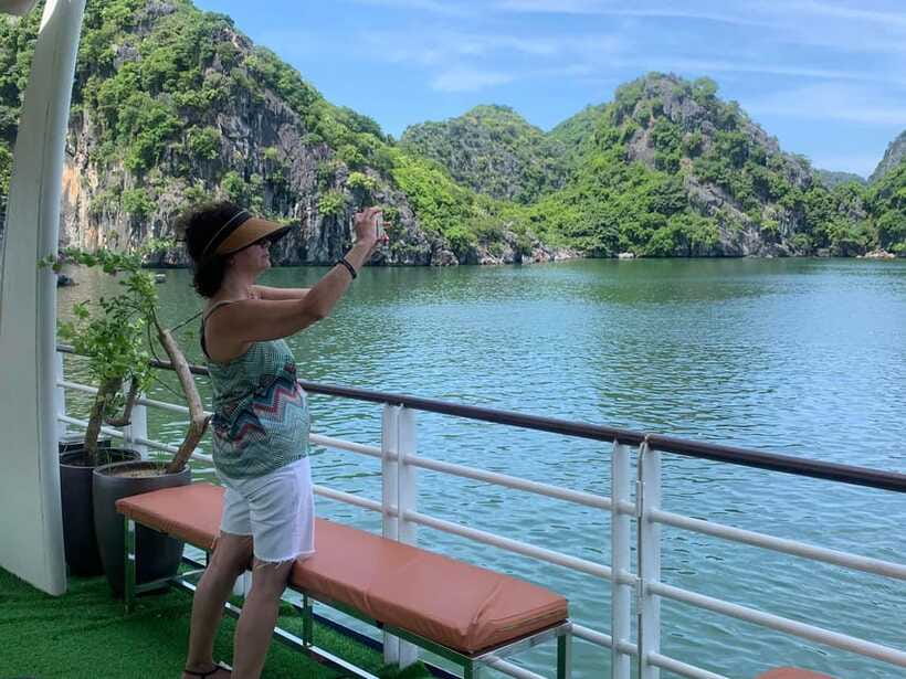 Cat Ba: Lan Ha and Ha Long Bay Boat Tour with Kayaking, Cave - What the $32 price really covers