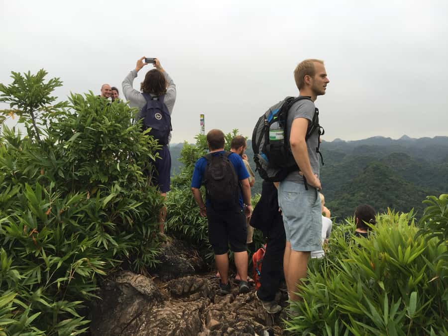 Cat Ba: Lan Ha Bay Halfday Cruise with Kayaking - A four-hour introduction to Lan Ha Bay