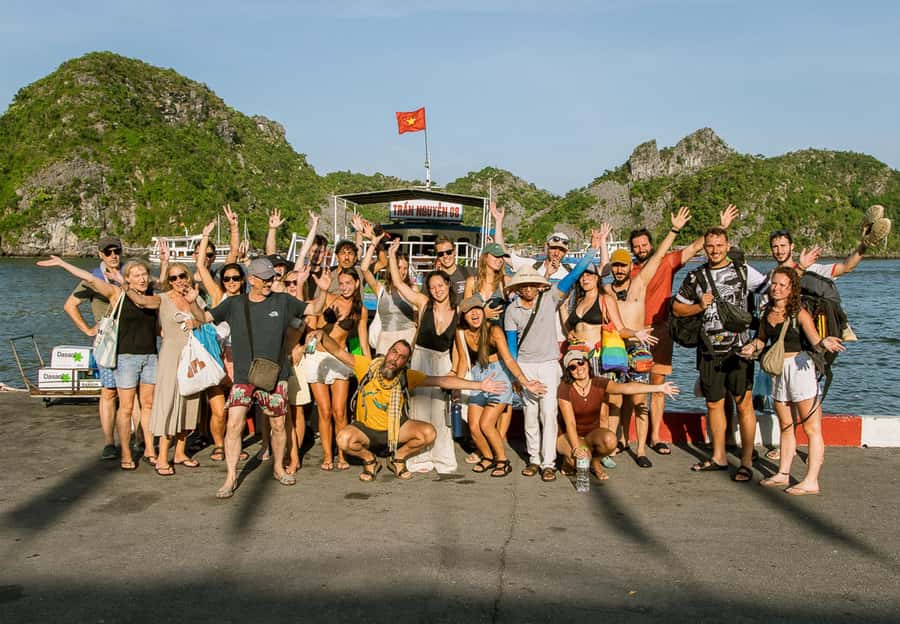 Cat Ba: Lan Ha & Ha Long Bay Kayak & Snorkel Boat Tour - Kayaking through caves and limestone arches