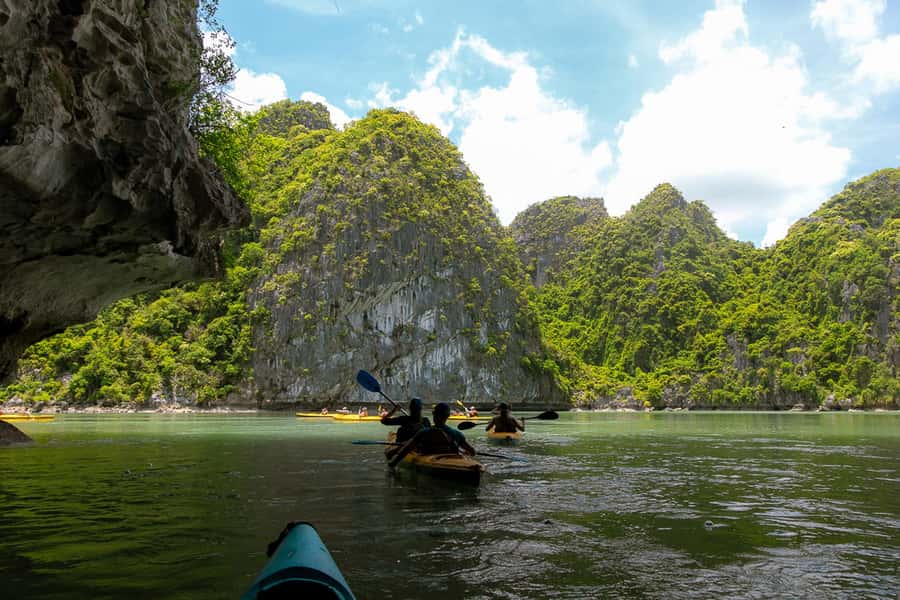 Cat Ba: Lan Ha & Ha Long Bay Kayak & Snorkel Boat Tour - Lunch with the crew on board