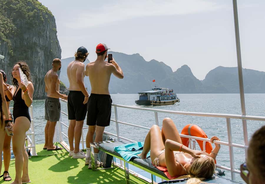 Cat Ba: Lan Ha & Ha Long Bay Kayak & Snorkel Boat Tour - Swimming, jumping, and the limits of snorkeling