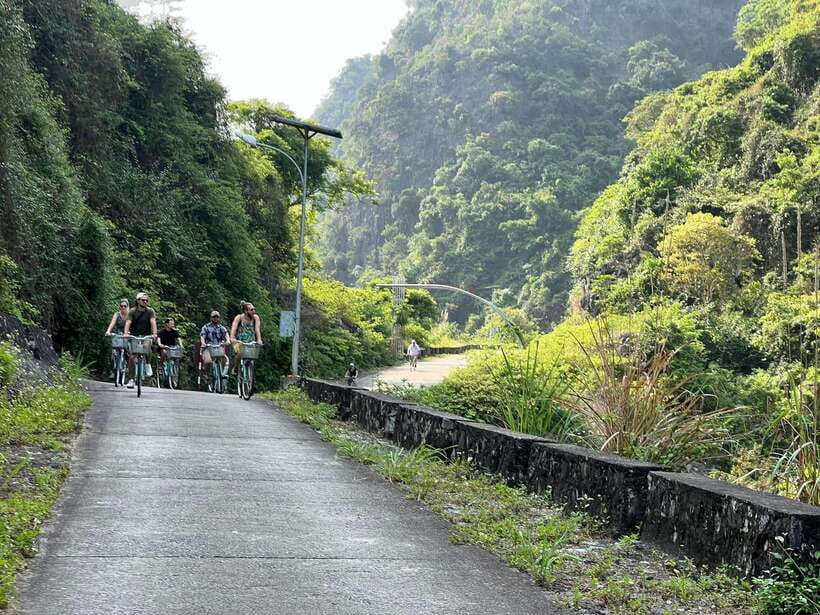 Cat Ba: Lan Ha, HaLong bay full day- biking, kayaking, lunch - Swimming at Ba Trai Dao Beaches