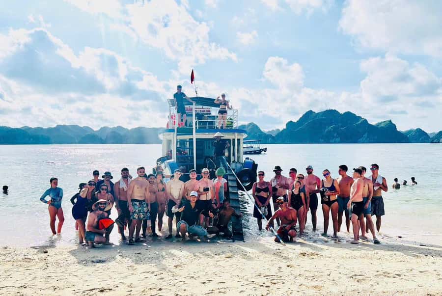 Cat Ba: Night Kayaking with Glowing Plankton - Swimming and social time in Lan Ha Bay