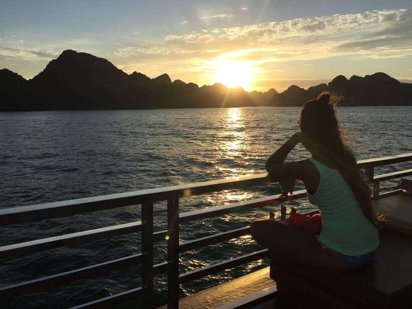 Cat Ba: Sunset and Night kayak with bioluminescent plankton - Sunset cruise across Lan Ha Bay
