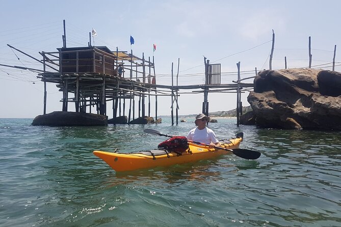 Cavalluccio kayak excursion in Fossacesia - Going under Trabocco Punta Torre