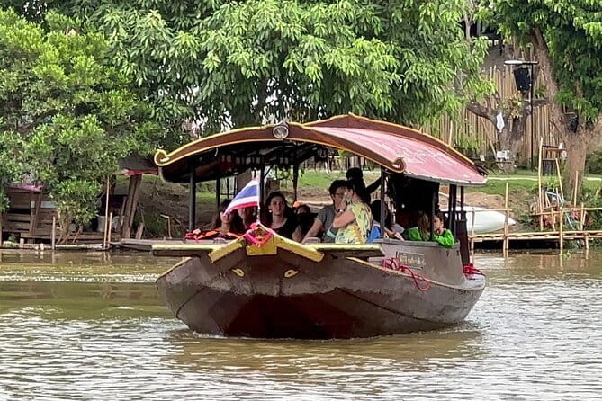 Chiang Mai:Explore kayaking through Mae Ping River on sunset - Getting set up at the river