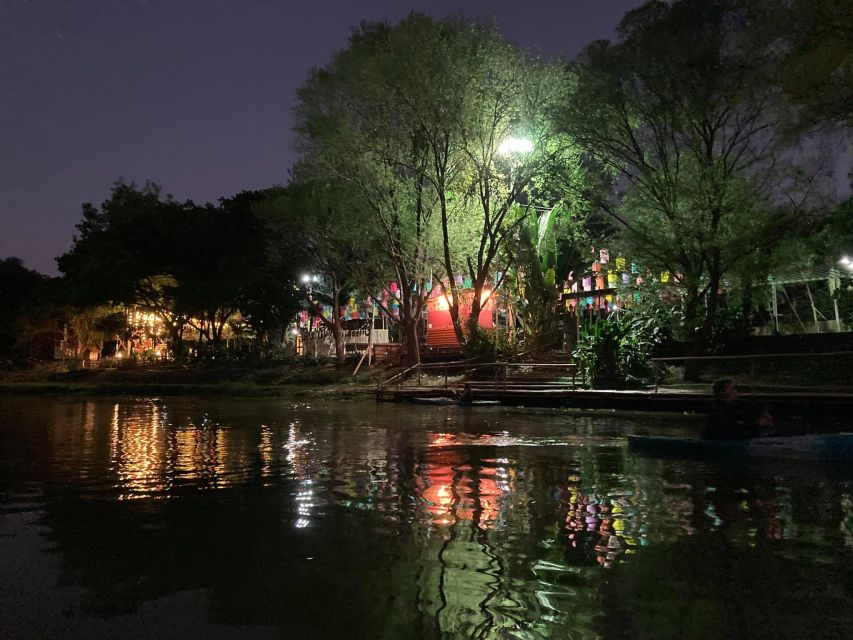 Chiang Mai: Ping River Night Kayaking into City Center - From quiet banks to restaurants and colored bridges