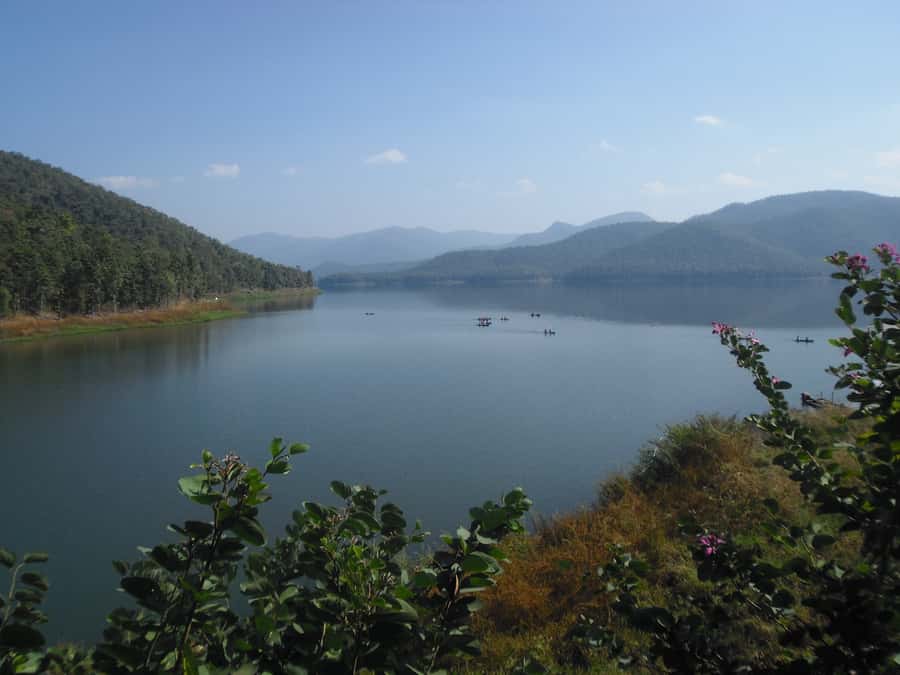 Chiang Mai: Sticky waterfall, lake kayak and cycling tour - A long-tail boat across Mae Ngat Dam