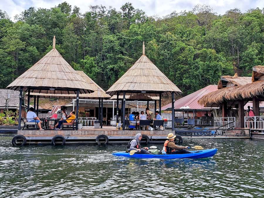 Chiang Mai: Sticky waterfall, lake kayak and cycling tour - Thai lunch at a floating cottage