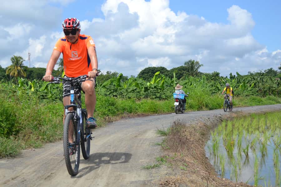 Chiang Mai: Sticky waterfall, lake kayak and cycling tour - Cycling through Mae Taeng’s farms and villages