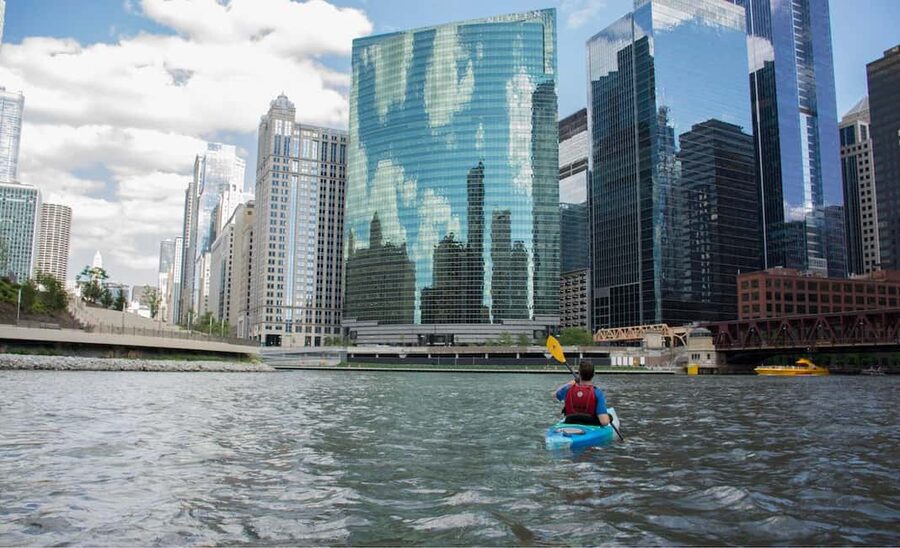 Chicago: 2-Hour Downtown Kayak Rental - Starting from the Chicago River
