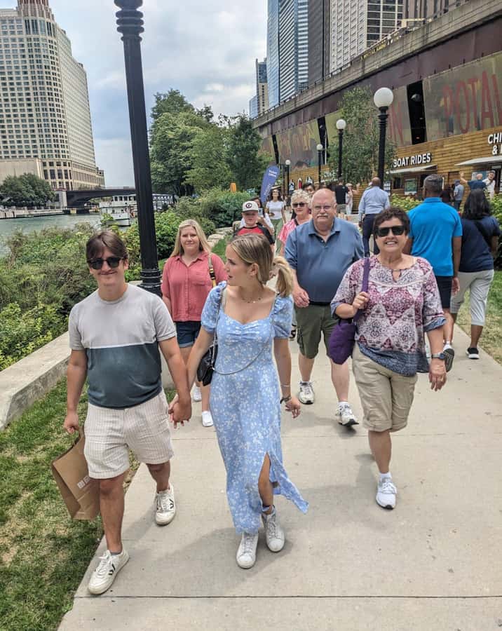 Chicago: Best of Attractions Walking Tour +Bike/Kayak Rental - The Art Institute and Chicago’s public face