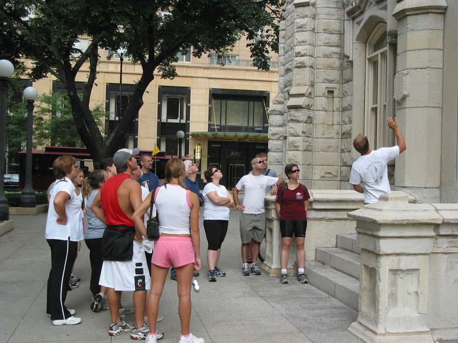 Chicago: Best of Attractions Walking Tour +Bike/Kayak Rental - The Chicago Theatre and the city’s entertainment past
