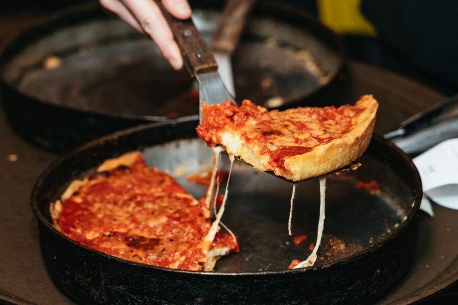 Chicago: Classic Food & Walking Tour with Free Bike or Kayak - The daytime route links Chicago’s best-known sights