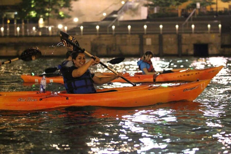 Chicago: Moonlight Paddle Tour on the Chicago River - Key points before you book
