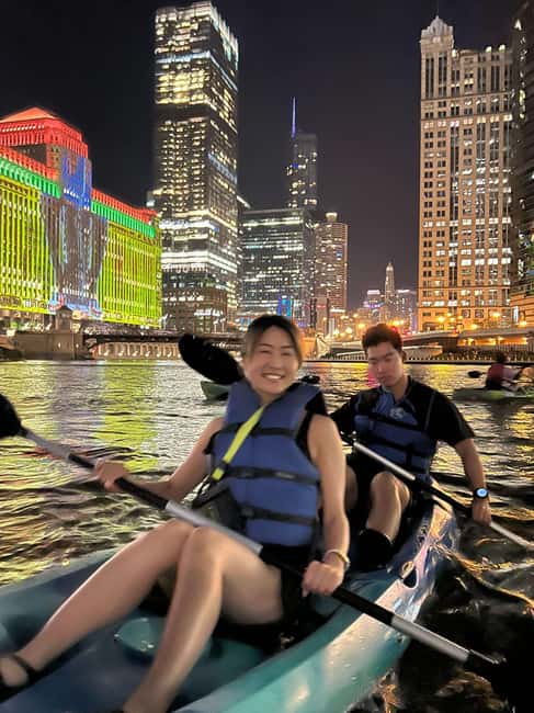 Chicago: Moonlight Paddle Tour on the Chicago River - Chicago after dark, seen from a kayak
