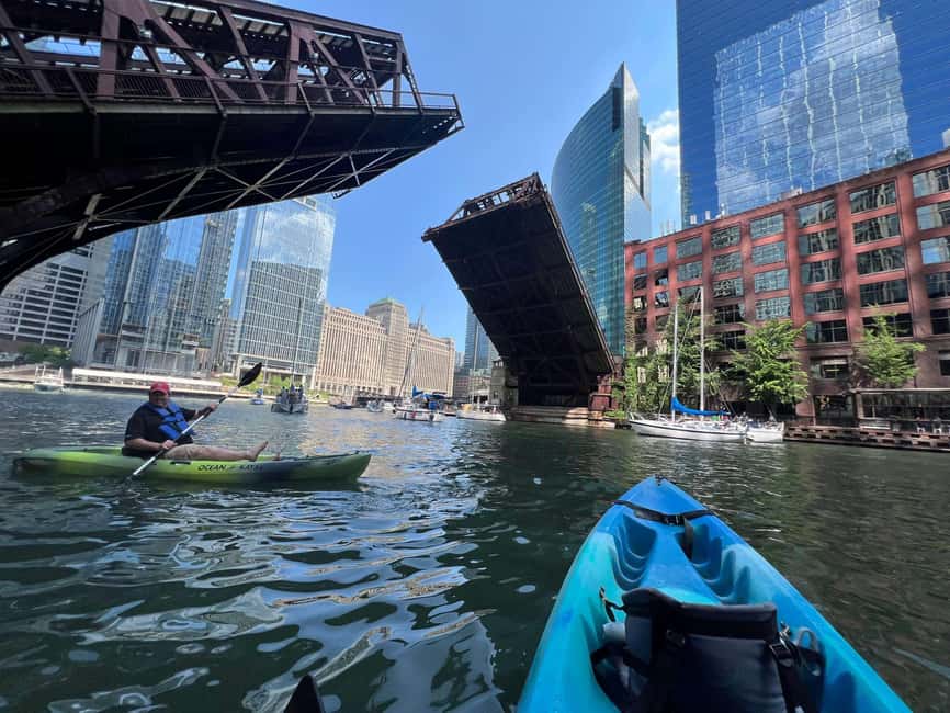 Chicago: Sunset Kayak Tour on the Chicago River - Setting off with a 90-minute guided paddle