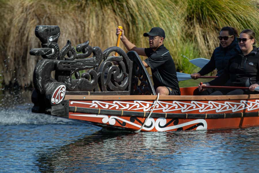 Christchurch: Waka Paddling Experience on the Avon River - Paddling the waka through central Christchurch
