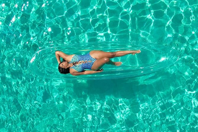 Clear kayak photoshoot Nassau Bahamas. - Walking from the cruise port to Junkanoo Beach