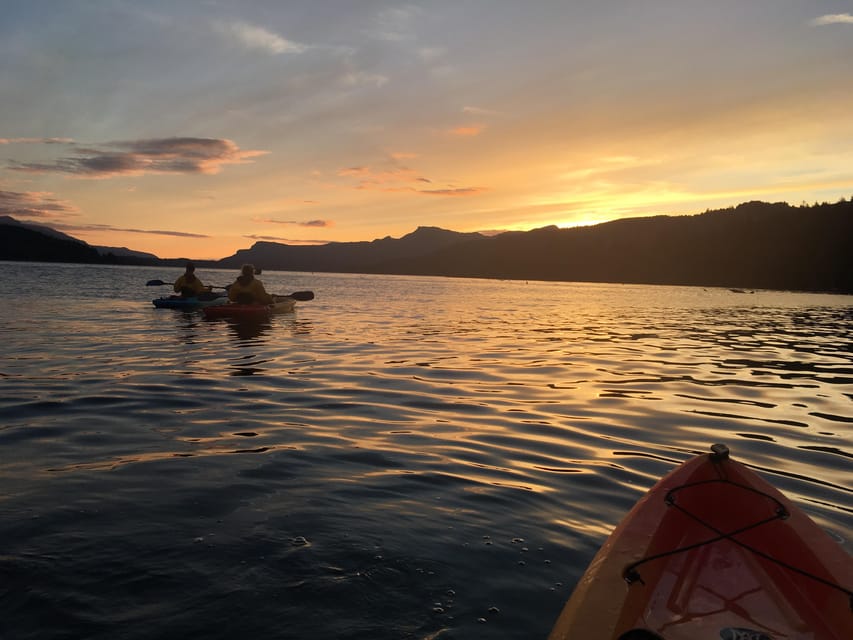 Columbia Gorge Kayak Tour - Paddling upstream through clear water