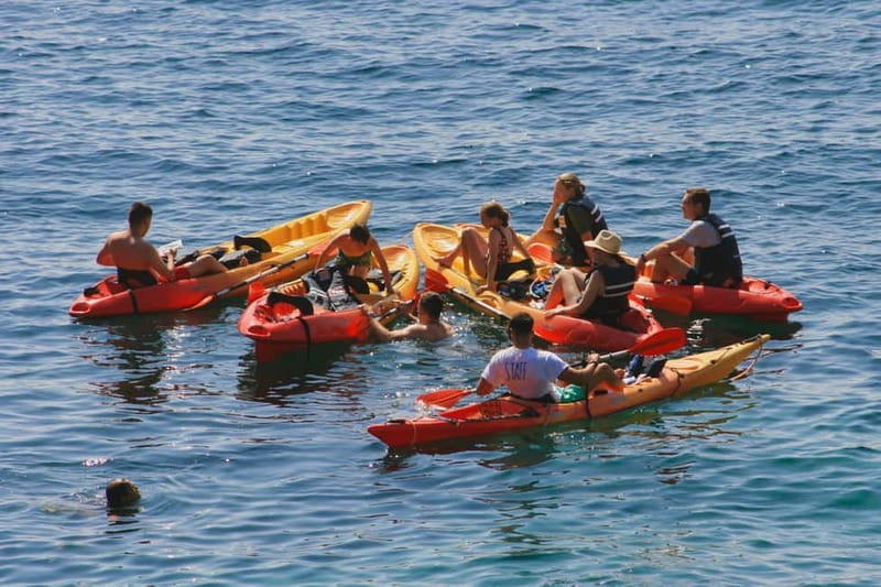 Costa Brava: Sant Feliu de Guíxols Kayak & Snorkel Tour - Learning the kayak before leaving shore