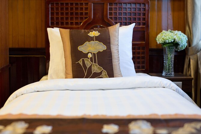 CozyBay Boutique 2D1N Kayak, Swiming ,Titop, Cave, Expressway way - Surprise Cave, Ha Long Bay’s big first stop
