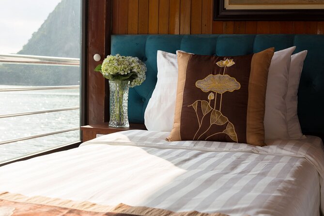 CozyBay Boutique 2D1N Kayak, Swiming ,Titop, Cave, Expressway way - Sunset, spring rolls, and the first night