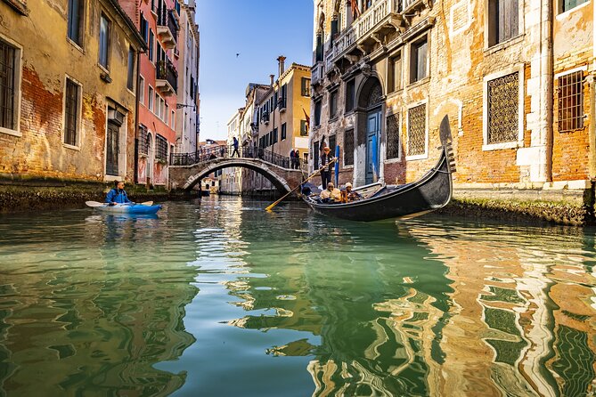 Cultural Kayak Tour: Discovering the City’s Canals - Meeting Nicoló and Aleksandra at the rowing club