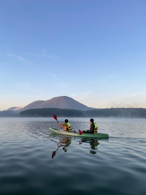 Da Lat: Tuyen Lam Lake Kayak or SUP Tour - The islet coffee stop