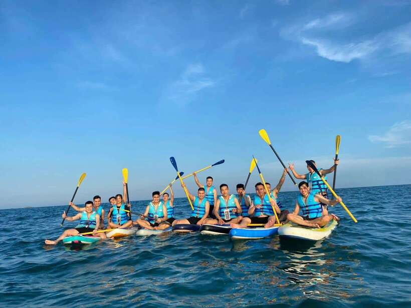 Da Nang: Man Thai Beach Stand-Up Paddleboarding Tour - Reaching Hon Sup and viewing the coral