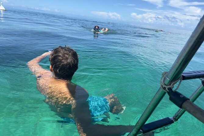 Day Lagoon 100% Sailing stops Snorkelling Paddle - The first run across the protected lagoon