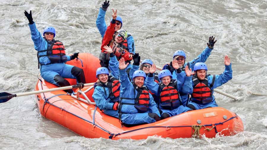 Denali, Alaska: Canyon Wave Raft Class III-IV Paddle/Oar - Who should choose this rafting trip?
