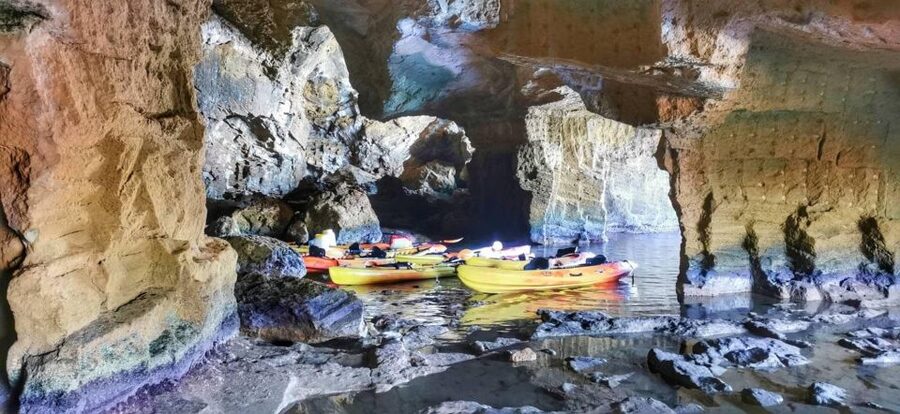 Dénia: Cova Tallada kayak trip - The first paddle past coves and cliffs