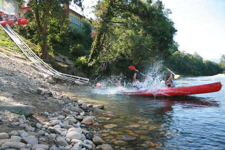 Descent of the Sella river in a canoe - A 15-kilometer river day in Asturias