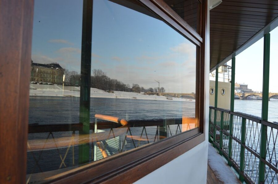 Dresden: Paddle Steamer Winter Cruise to Pillnitz - A warm return with mulled wine