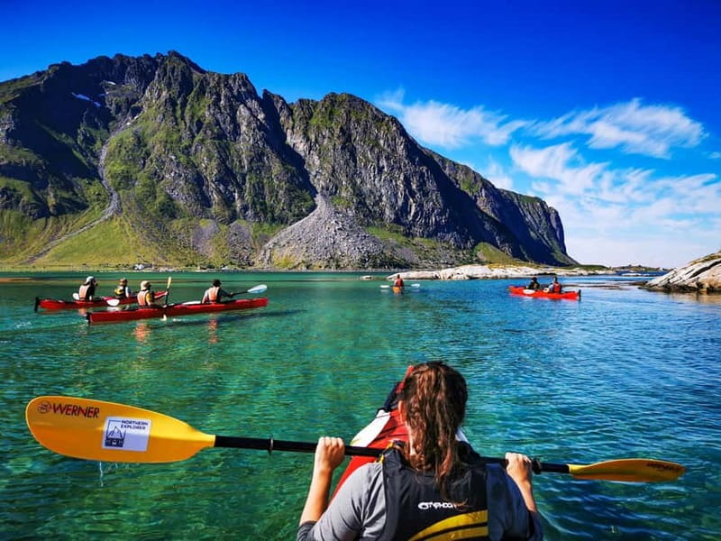 Eggum Lofoten: Kayaking Tour in Lofoten with Snacks - Paddling between small islands in turquoise water
