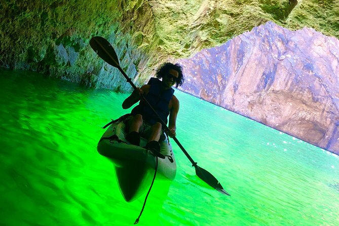 Emerald Cave Kayaking Tour from Las Vegas, Best Dam 1/2 Day Trip - Starting at Willow Beach with the safety briefing
