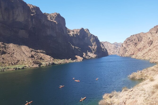 Emerald Cave Kayaking Tour from Las Vegas, Best Dam 1/2 Day Trip - Entering Emerald Cave and finding the green water