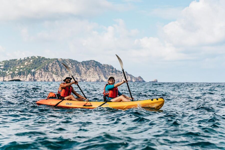Es Figueral: Guided Kayaking and Snorkeling Tour - Starting at Es Figueral with a simple safety lesson