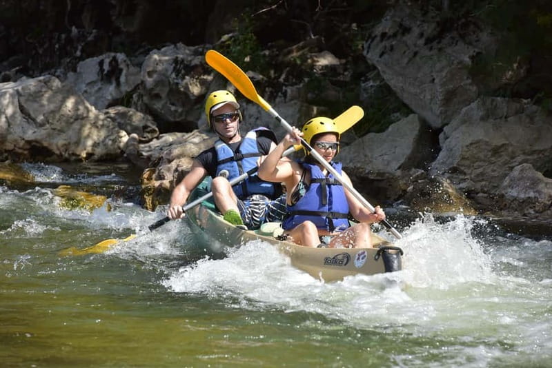 Family Canoe/Kayak Trip on the Ardèche: 3 hours - about 12 km - The briefing and equipment before launch