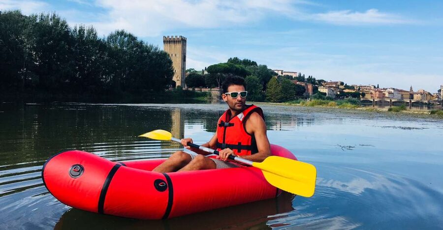 Florence: Ponte Vecchio and City Sights Guided Kayak Cruise - Finding the sandy beach near San Niccolò Tower