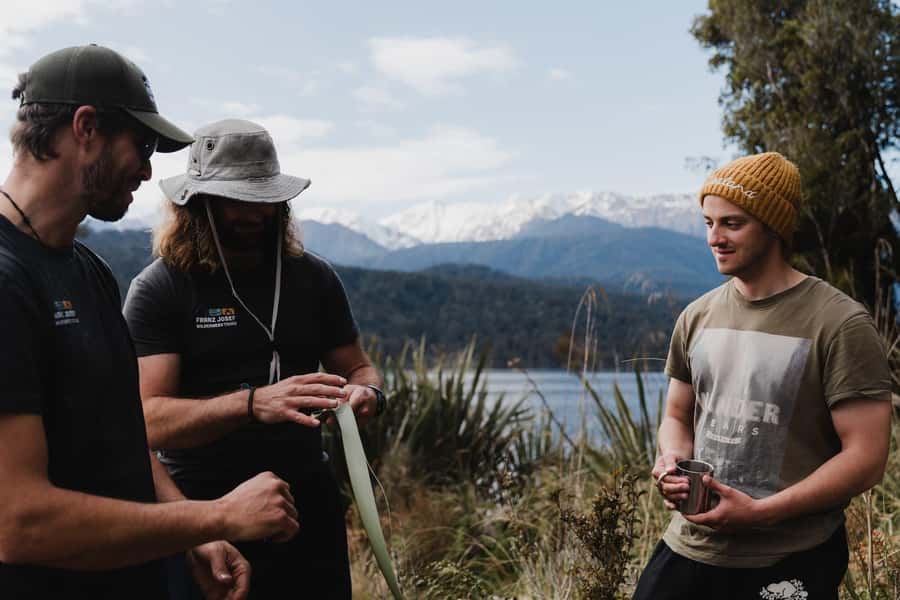 Franz Josef: Kayak & Walking Tour to Okarito Kiwi Sanctuary - Paddling the mirror-like water of Lake Mapourika