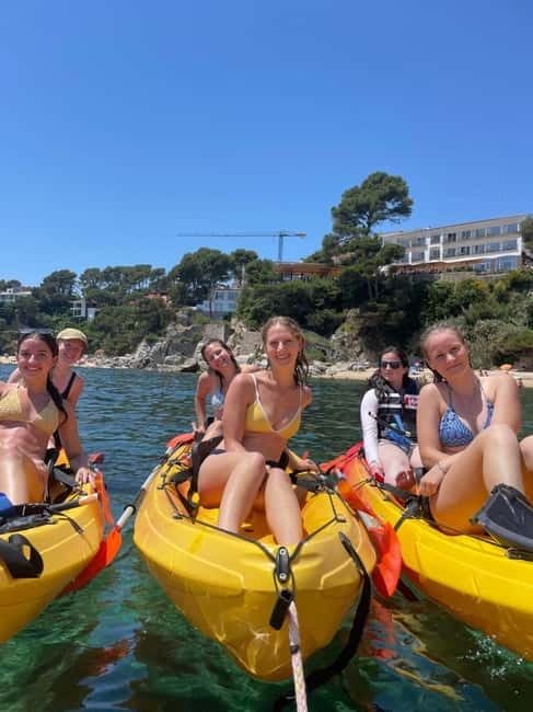 From Barcelona: Costa Brava Kayak & Snorkel Tour with Picnic - Reaching Platja d’Aro and preparing for the water
