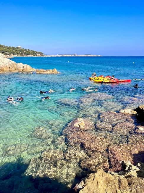 From Barcelona: Costa Brava Kayak & Snorkel Tour with Picnic - A beach picnic at S’Agaró