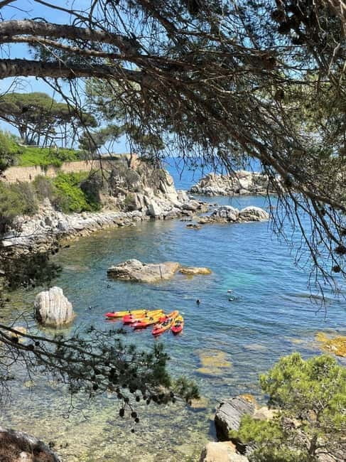 From Barcelona: Costa Brava Kayak & Snorkel Tour with Picnic - The guide team makes a real difference