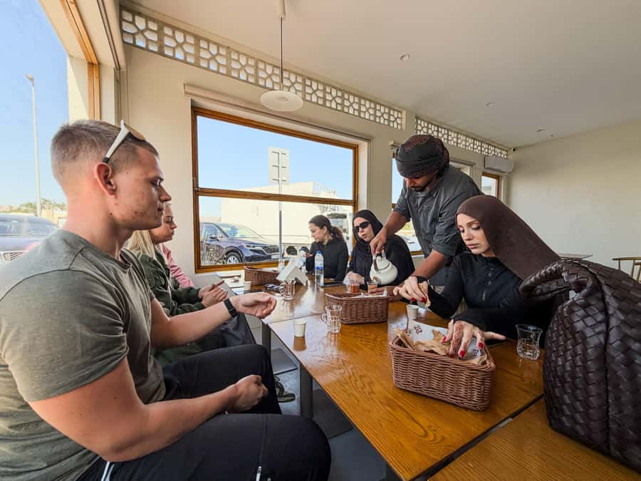 From Dubai: Hatta Sightseeing Tour with kayaking - Lunch in town and a taste of local food