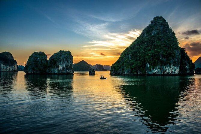 From Hanoi: Ha Long Bay Day tour 4-Star with Kayaking - Lunch aboard the cruise among the karsts
